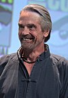 https://upload.wikimedia.org/wikipedia/commons/thumb/8/80/SDCC_2015_-_Jeremy_Irons_%2819524260758%29_%28cropped%29.jpg/100px-SDCC_2015_-_Jeremy_Irons_%2819524260758%29_%28cropped%29.jpg
